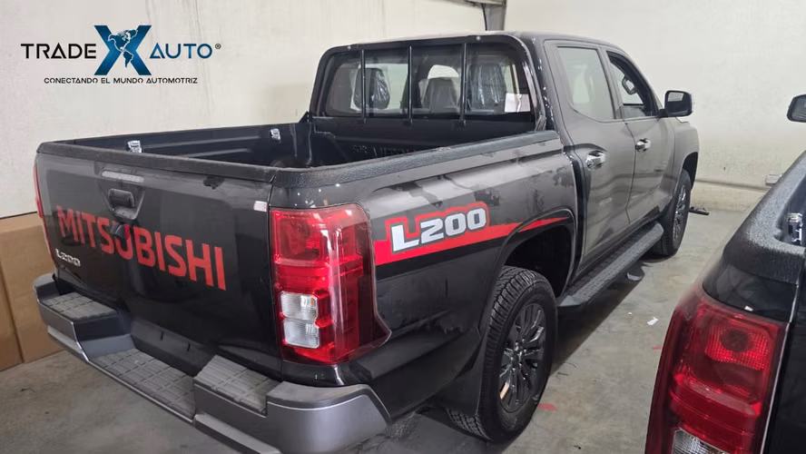 Mitsubishi Pick Up L200 GLS-Plus 2.4L Gasolina 4WD MT 2027