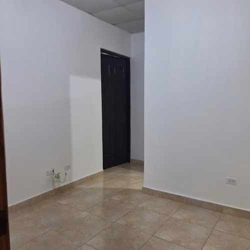 Se aquila casa en Mañanitas