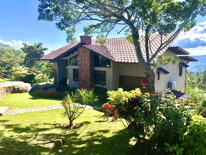 Venta hermosa Cabaña en Altos de Campana Chica 27*487MFK