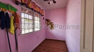 Alquiler de Casa con 453m2 en Vista Alegre PH Quintas de Nuevo Arraijan 27-438SR