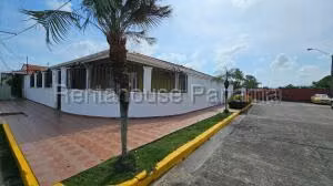 Alquiler de Casa con 453m2 en Vista Alegre PH Quintas de Nuevo Arraijan 27-438SR