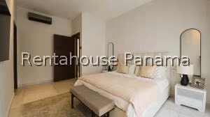Casa en Alquiler con 318m2 en Santa Maria PH The Woods 27-432SR
