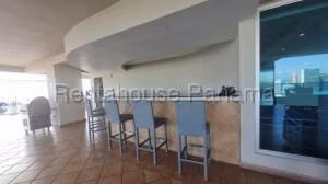 Venta de Apartamento con 100m2 en Avenida Balboa PH Grandbay Tower 27-439SR