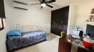 Venta de Casa con 190m2 en Panama Pacifico PH Woodlands 26-513SR