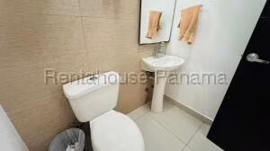 Venta de Casa con 190m2 en Panama Pacifico PH Woodlands 26-513SR