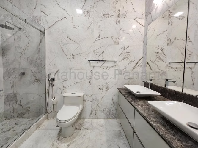 Alquiler Apartamento de 461m2 en Costa del Este AMD