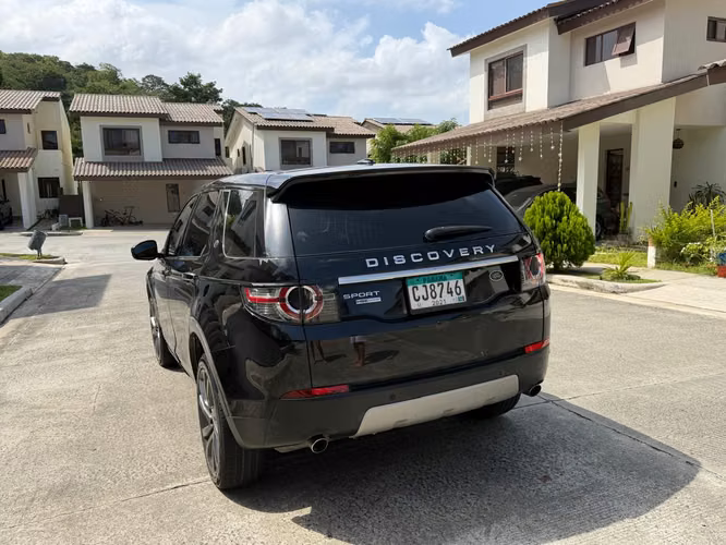Land Rover Discovery HSE Luxury 2018! Full Extras • All Black  • Mantenimiento al Día
