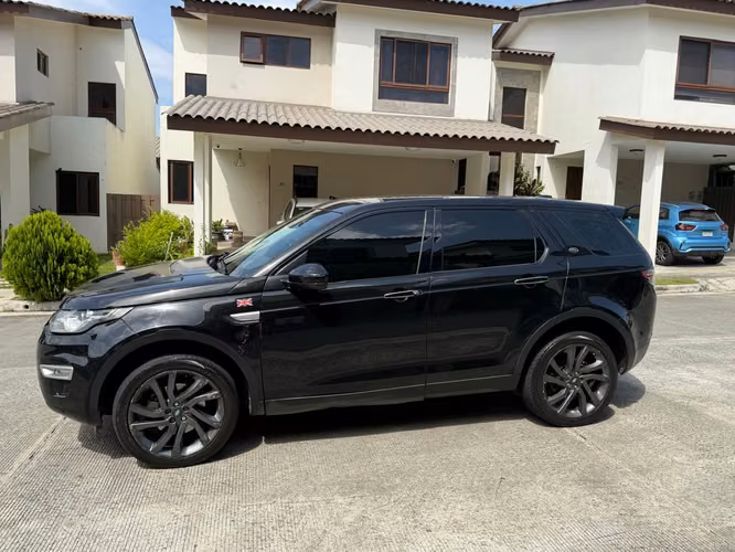 Land Rover Discovery HSE Luxury 2018! Full Extras • All Black  • Mantenimiento al Día
