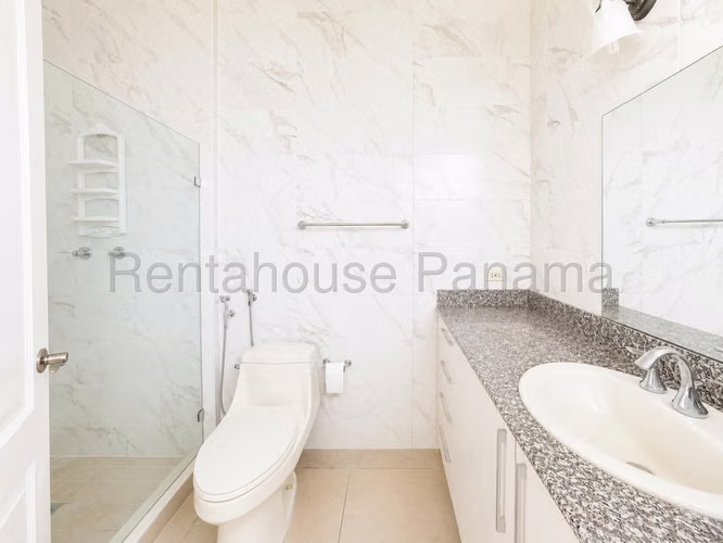 Apartamento semi amoblado de 352m2 en alquiler en Costa del Este AMD