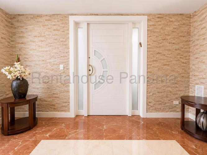 Apartamento semi amoblado de 352m2 en alquiler en Costa del Este AMD