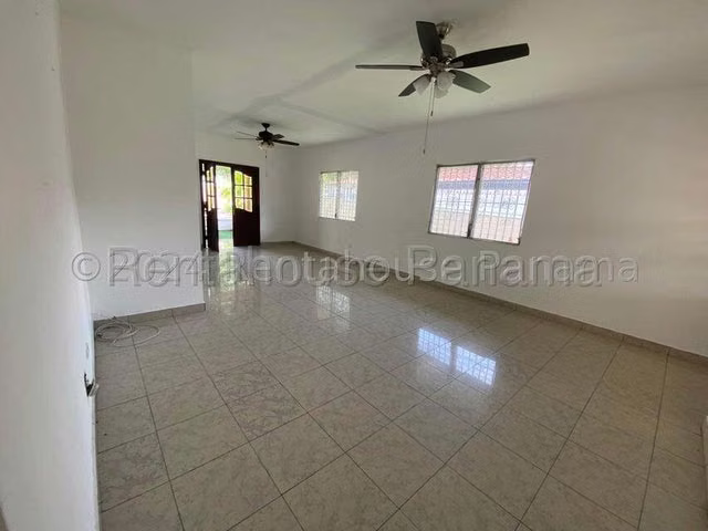 Se alquila casa en Altos de Panamá KC