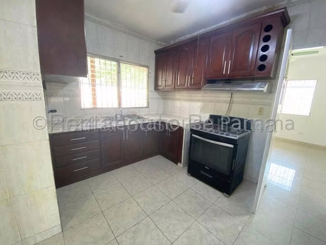 Se alquila casa en Altos de Panamá KC