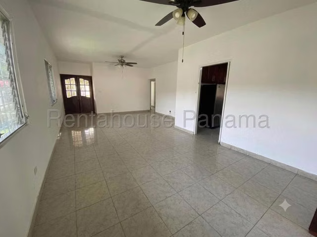 Se alquila casa en Altos de Panamá KC