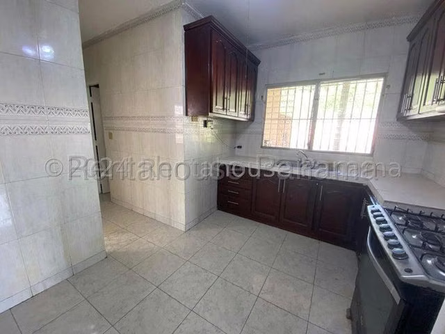 Se alquila casa en Altos de Panamá KC