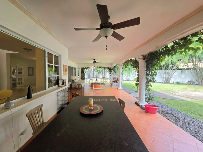 CASA EN VENTA EN COSTA SERENA EN COSTA DEL ESTE EXCELENTE DEAL 880m2 terreno