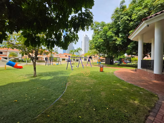 CASA EN VENTA EN COSTA SERENA EN COSTA DEL ESTE EXCELENTE DEAL 880m2 terreno