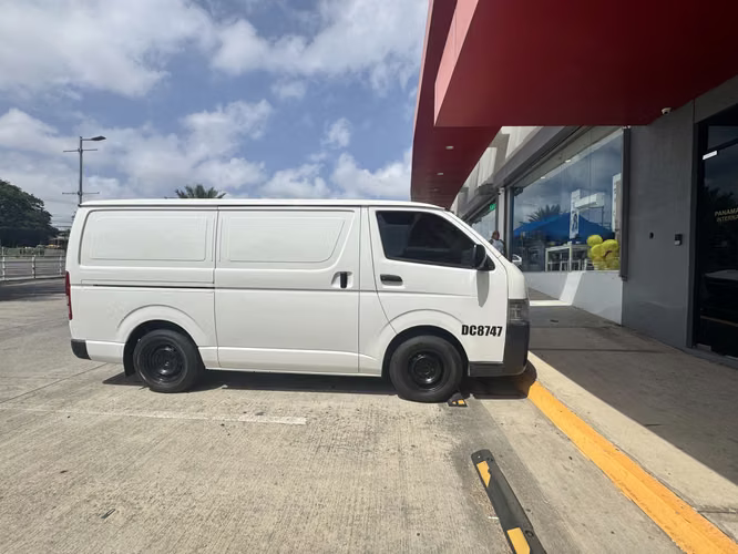 VENTA DE TOYOTA HIACE 2021