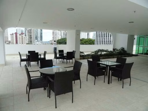 alquiler de apartamento en obarrio, 115 mts2, 2 recamaras 2 baños, balcón, amueblado