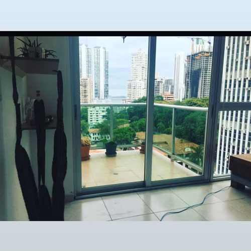 alquiler de apartamento en obarrio, 115 mts2, 2 recamaras 2 baños, balcón, amueblado