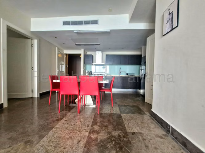 Se Alquila Apartamento en Avenida Balboa YDU