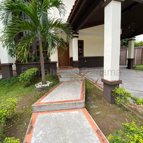 VENTA DE CASA EN LAS CUMBRES ABS