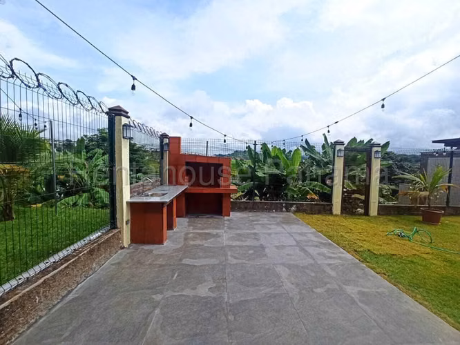 VENTA DE CASA EN LAS CUMBRES ABS