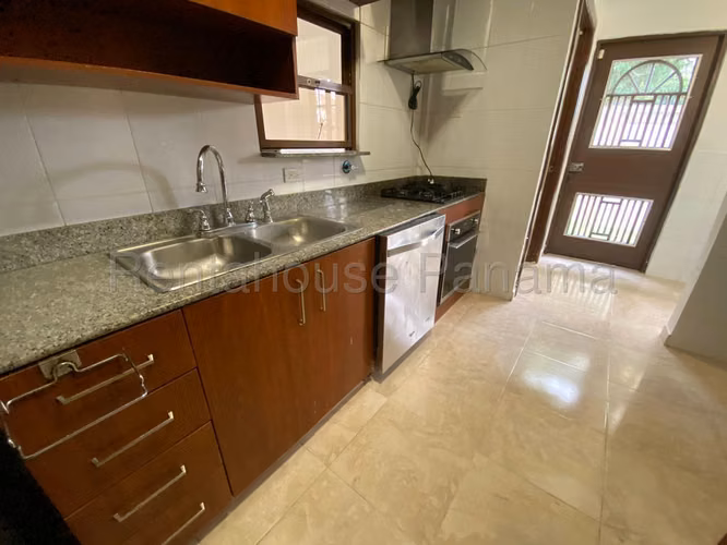VENTA DE CASA EN LAS CUMBRES ABS