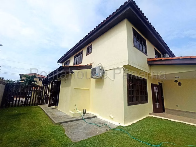 VENTA DE CASA EN LAS CUMBRES ABS