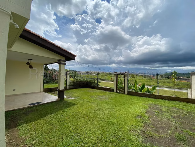 VENTA DE CASA EN LAS CUMBRES ABS