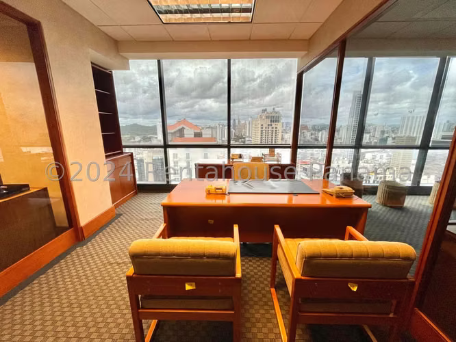 Venta de oficina amoblada en Calle 50, Ciudad de Panamá