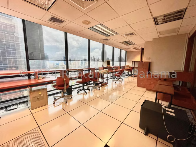 Venta de oficina amoblada en Calle 50, Ciudad de Panamá