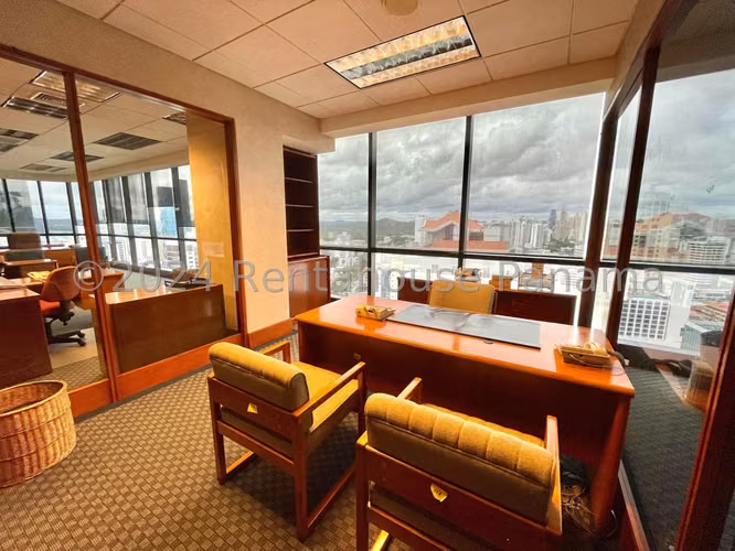 Venta de oficina amoblada en Calle 50, Ciudad de Panamá