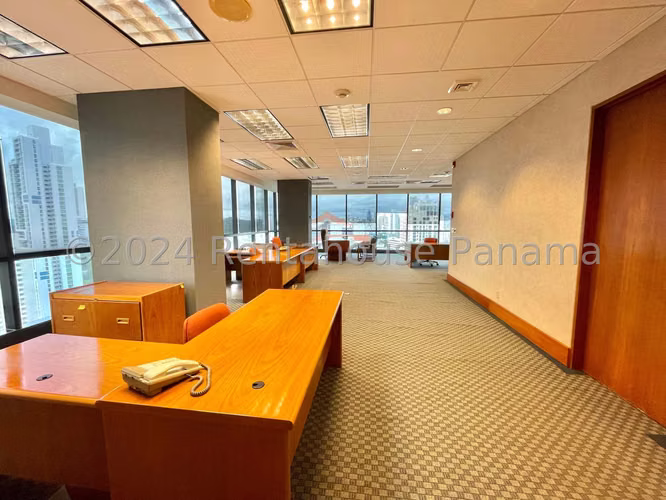 Venta de oficina amoblada en Calle 50, Ciudad de Panamá
