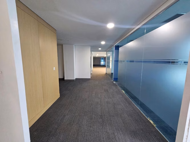 Venta de oficina remodelada en Costa del este