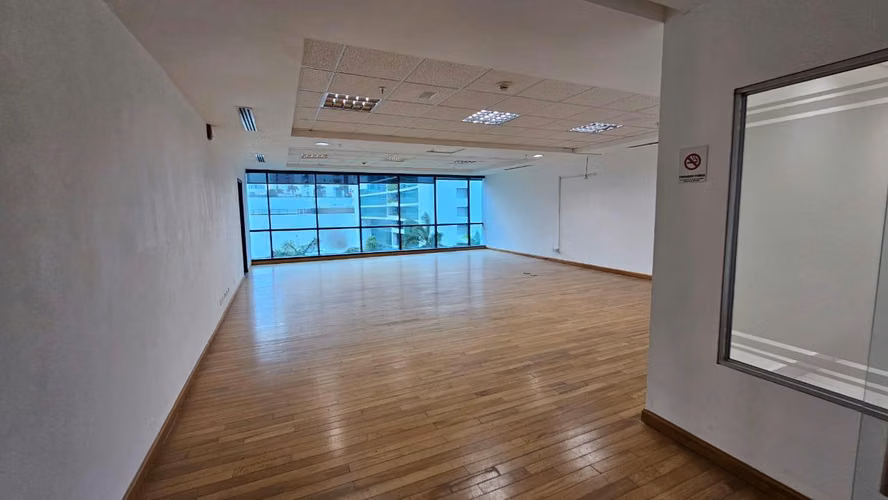 Venta de oficina remodelada en Costa del este
