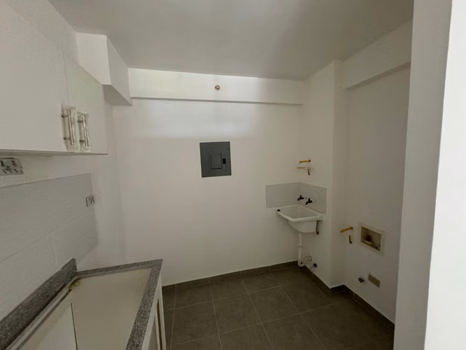 VENDO LINDO APTO CON INTERES PREFERENCIAL EN LAS ACACIAS - Imagen 4