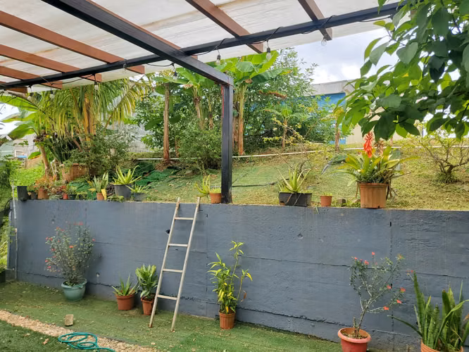 27465. Se vende a precio de avaluo casa 189m, 3 recamaras, 2 baños, jardin.