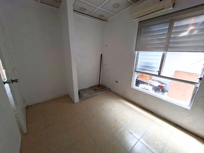 27465. Se vende a precio de avaluo casa 189m, 3 recamaras, 2 baños, jardin.