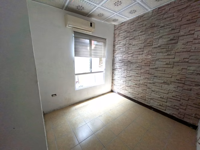 27465. Se vende a precio de avaluo casa 189m, 3 recamaras, 2 baños, jardin.