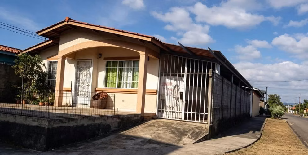 VENDO LINDA DE ESQUINA EN SANTA ISABEL