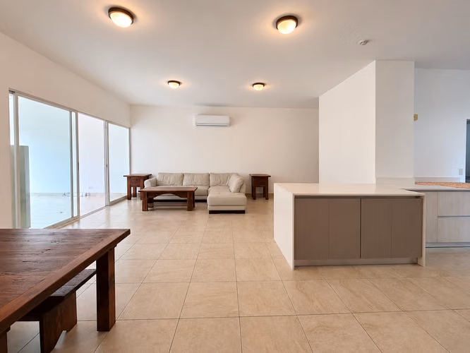 Amplio apartamento con gran terraza en Amador