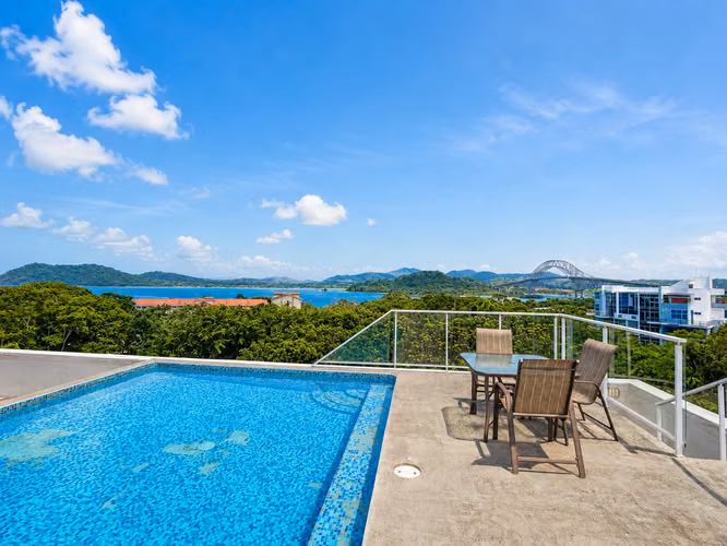 Amplio apartamento con gran terraza en Amador