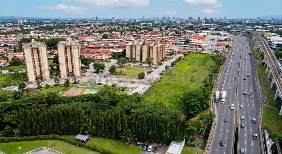 Venta de terreno en esquina en Don Bosco
