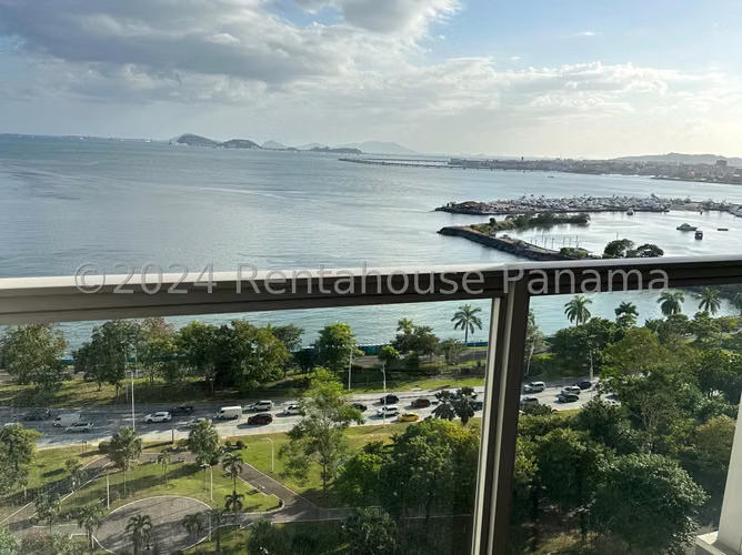 Alquilo Apartamento en Avenida Balboa KA27-343