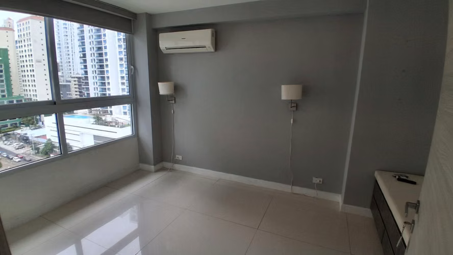 Sobre las Rocas. 416mts 3r 3b den 3est remodelado $560,000.00neg