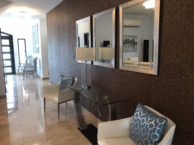 ALQUILO EXCLUSIVA CASA UNIFAMILIAR DE ESQUINA EN CLAYTON