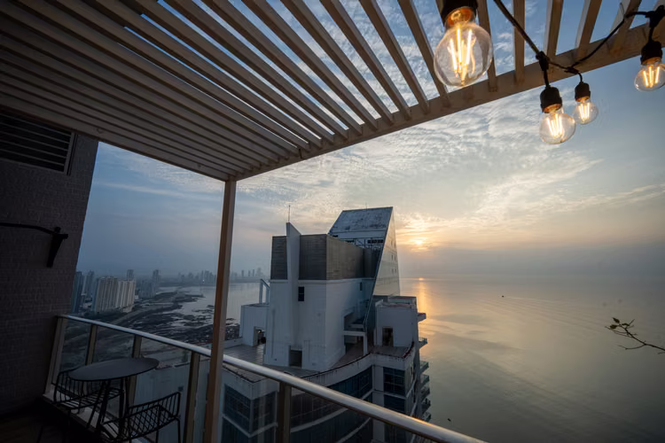 Loft de diseño con vista al mar en Pacific Village