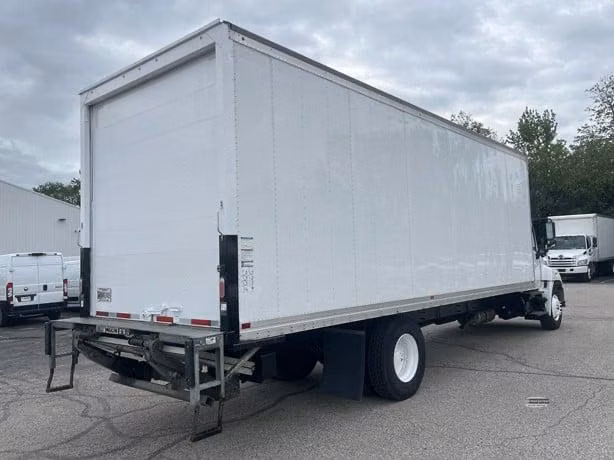 2023 Hino L6 - Camion Caja de 26 pies con Liftgate - Motor Cummins Diesel