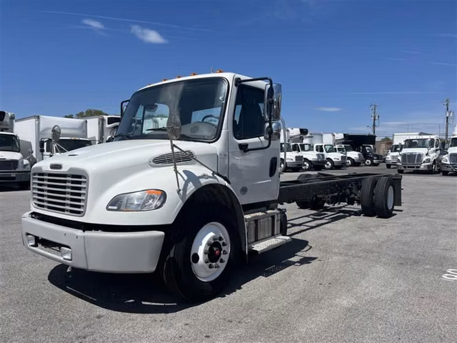2023 Hino L6 - Camion Caja de 26 pies con Liftgate - Motor Cummins Diesel