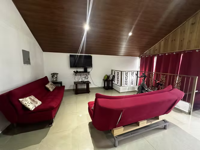 SE ALQUILA CASA AMOBLADA EN TIERRAS ALTAS